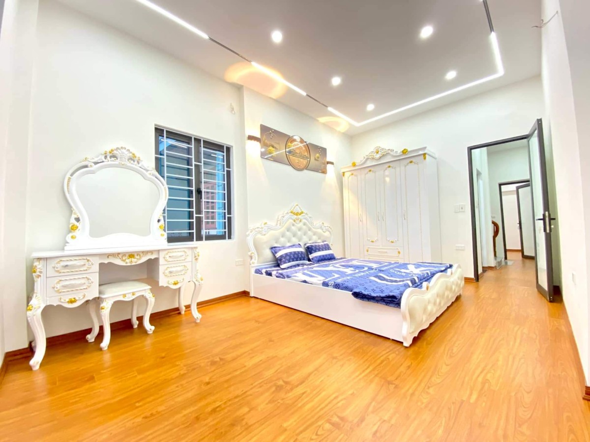 Siêu phẩm Hồng Mai HBT, mới đẹp, Oto đỗ cổng, KD sầm uất, 3 thoáng, 3 ngủ, 35m2 chỉ 5,2 tỷ.