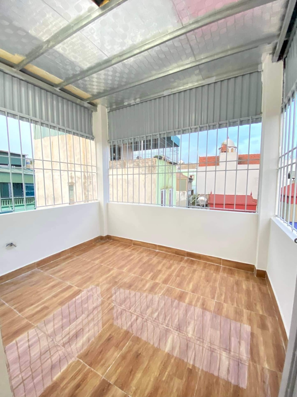 Siêu phẩm Hồng Mai HBT, mới đẹp, Oto đỗ cổng, KD sầm uất, 3 thoáng, 3 ngủ, 35m2 chỉ 5,2 tỷ.