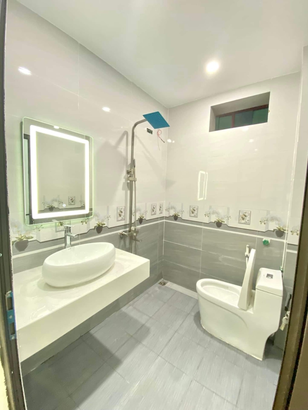 Siêu phẩm Hồng Mai HBT, mới đẹp, Oto đỗ cổng, KD sầm uất, 3 thoáng, 3 ngủ, 35m2 chỉ 5,2 tỷ.
