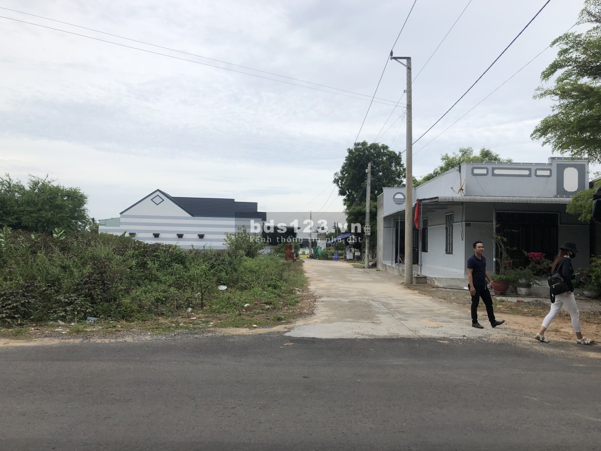 Đất nền ven biển Tuy Phong, Bình Thuận. Nằm trong khu dân cư, đối diện trường THCS Phước Thế