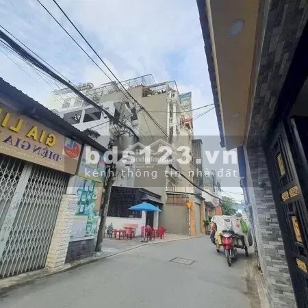 Bán nhà 2 mặt tiền căn góc Tống Văn Hên phường 15, quận Tân Bình nhà nở hậu