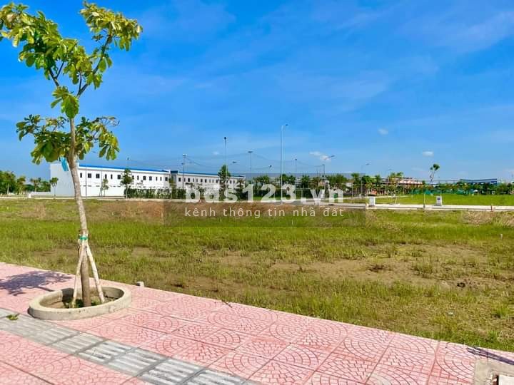 Bán đất nền mặt tiền chợ Bình Chánh chỉ với 1,45 tỷ đồng LH 0838379683