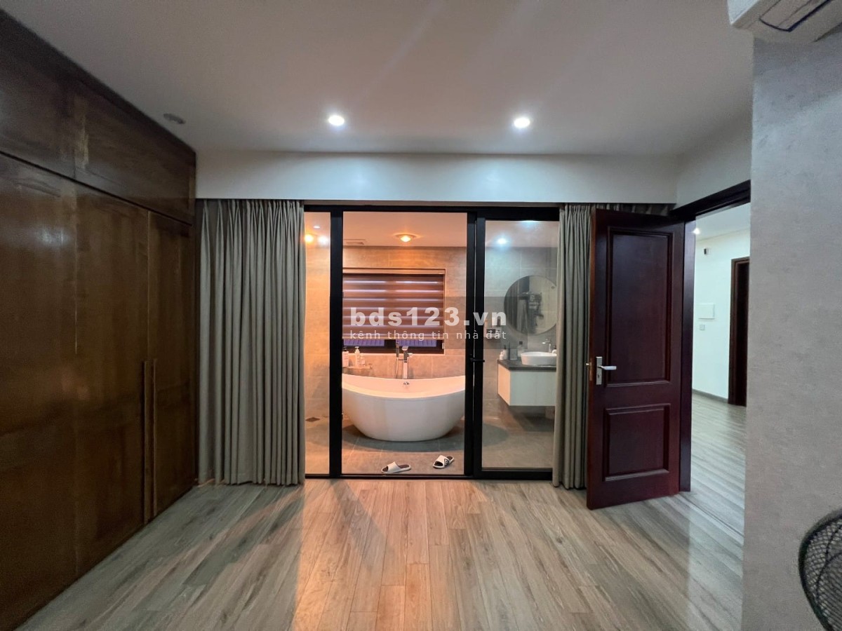 Bán nhà cực đẹp tại Đông Anh, ô tô đánh thắng vào nhà, diện tích 155m2, liên hệ 0385521222