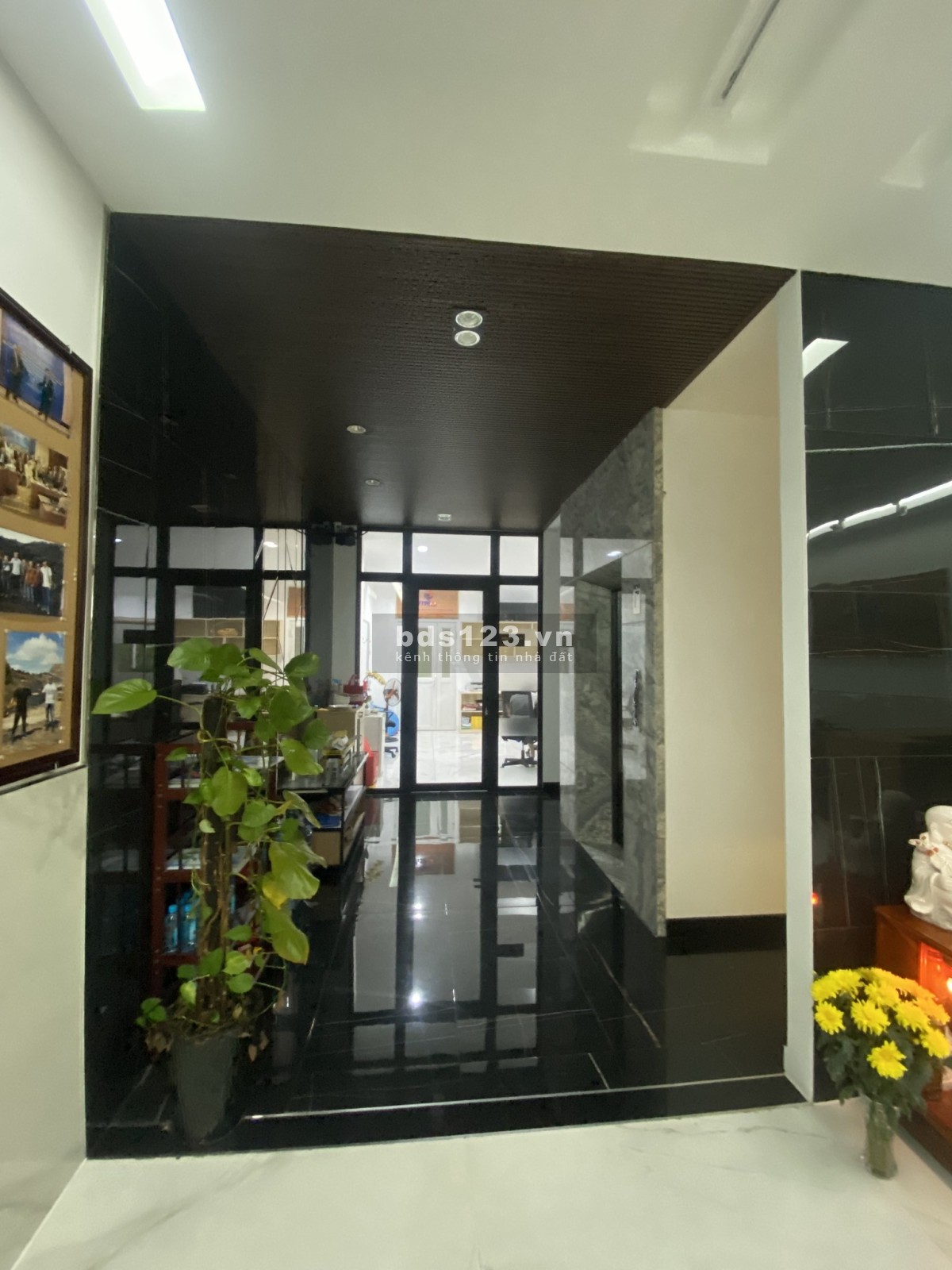 Tầng trệt và tầng 1 đang trống cần cho thuê gấp, giá tốt thị trường