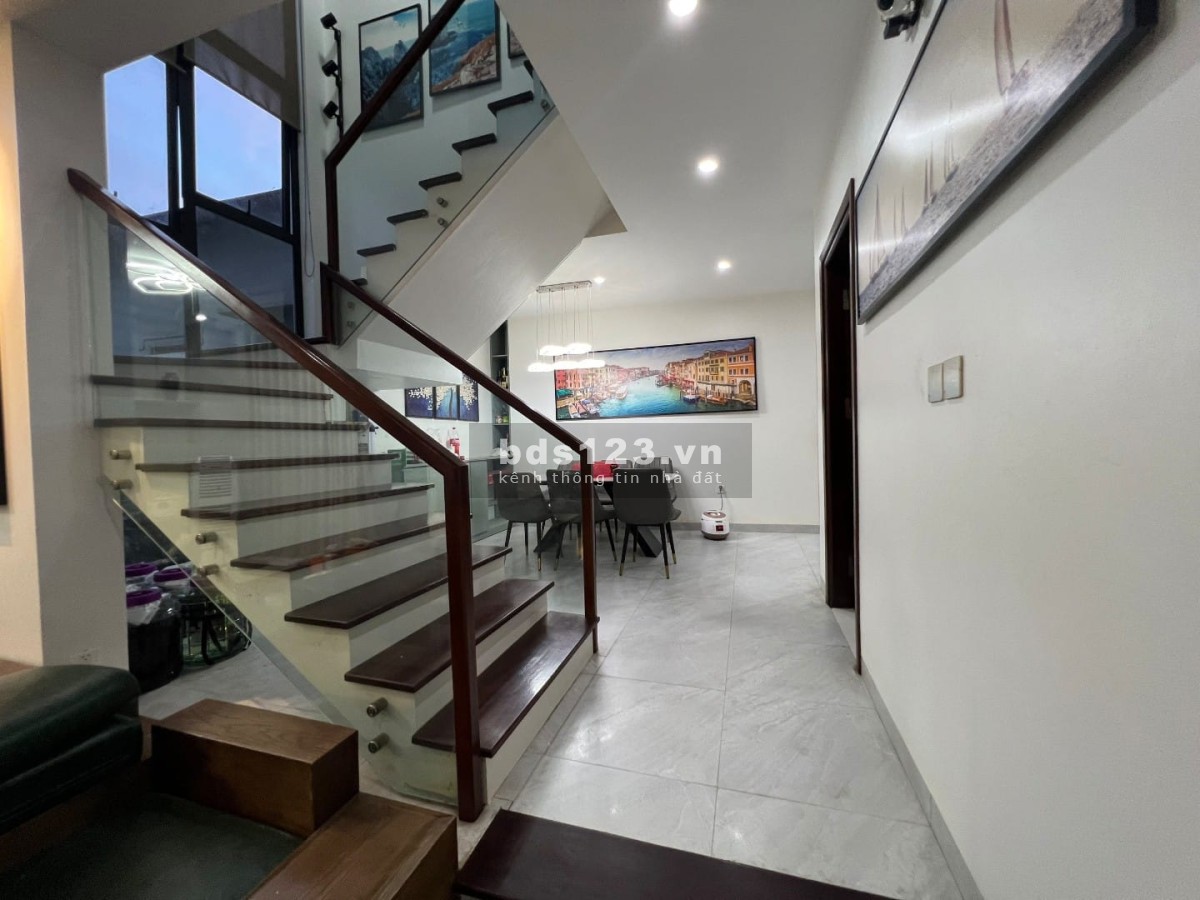 Bán nhà cực đẹp tại Đông Anh, ô tô đánh thắng vào nhà, diện tích 155m2, liên hệ 0385521222