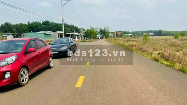 Bán gấp đất mặt tiền đường nhựa 8m, sát chợ gần trường học và ủy ban, và các khu công nghiệp lớn