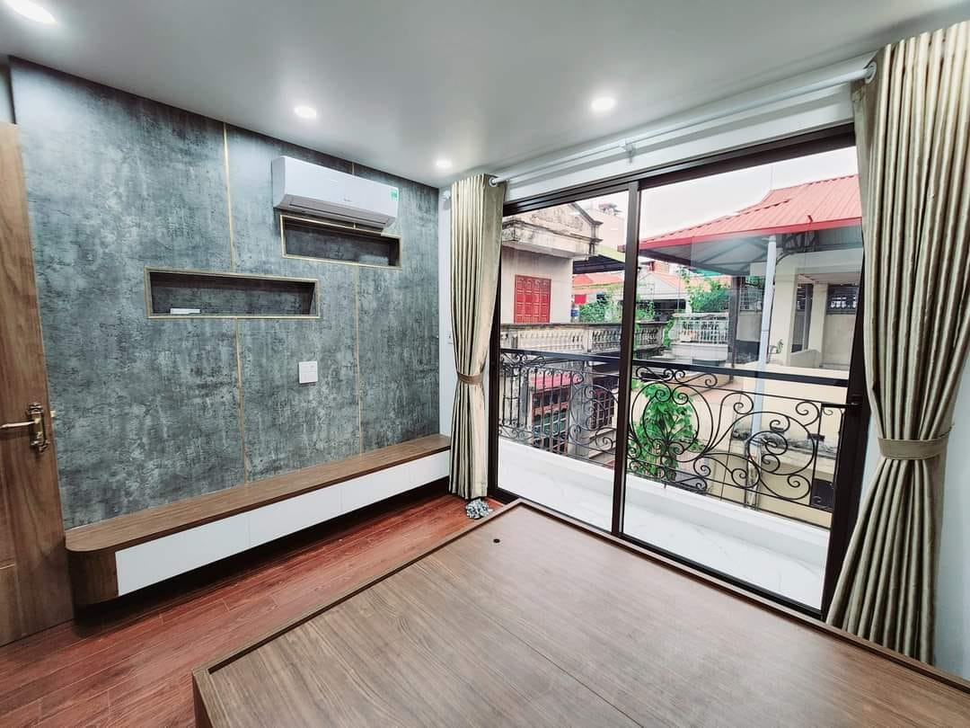 Nhà ngõ 21 Hoàng Quốc Việt 57m2 x 5T mtien 4.2m 8.3 tỷ , oto vào nhà, văn phòng, nhà mới