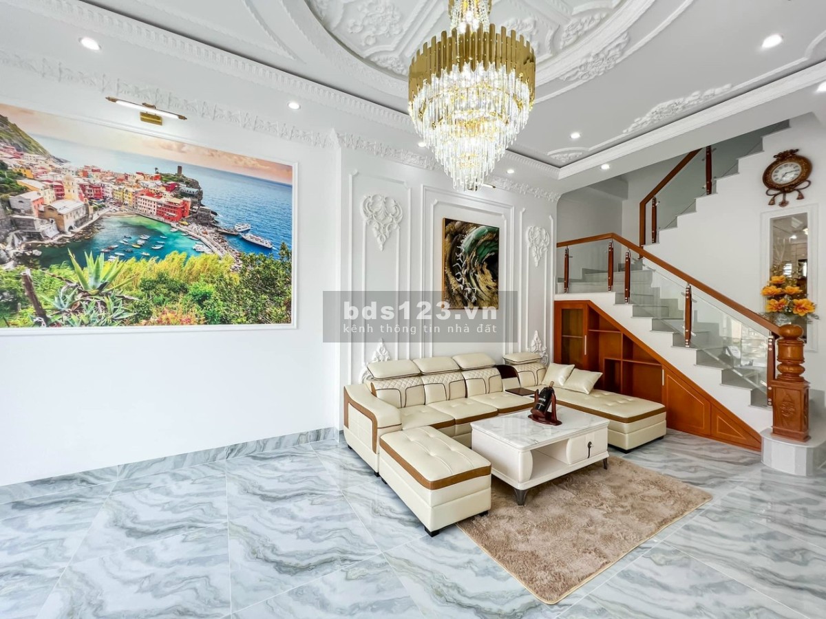 Bán gắp nhà trung tâm thành phố liên hệ 0945975373 giá tốt