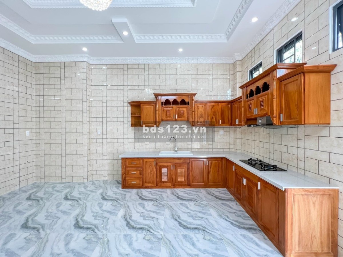 Bán gắp nhà trung tâm thành phố liên hệ 0945975373 giá tốt