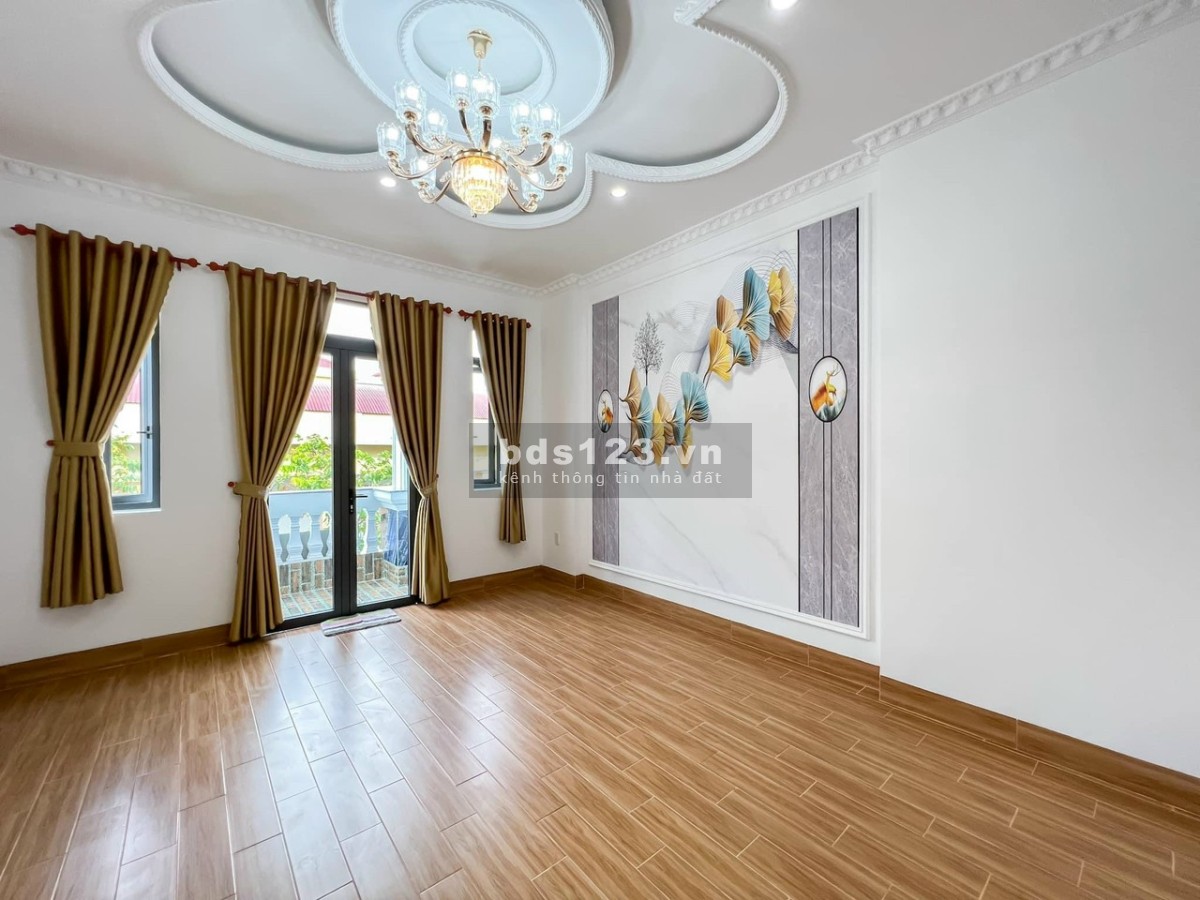 Bán gắp nhà trung tâm thành phố liên hệ 0945975373 giá tốt