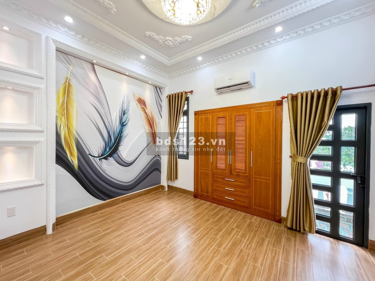 Bán gắp nhà trung tâm thành phố liên hệ 0945975373 giá tốt