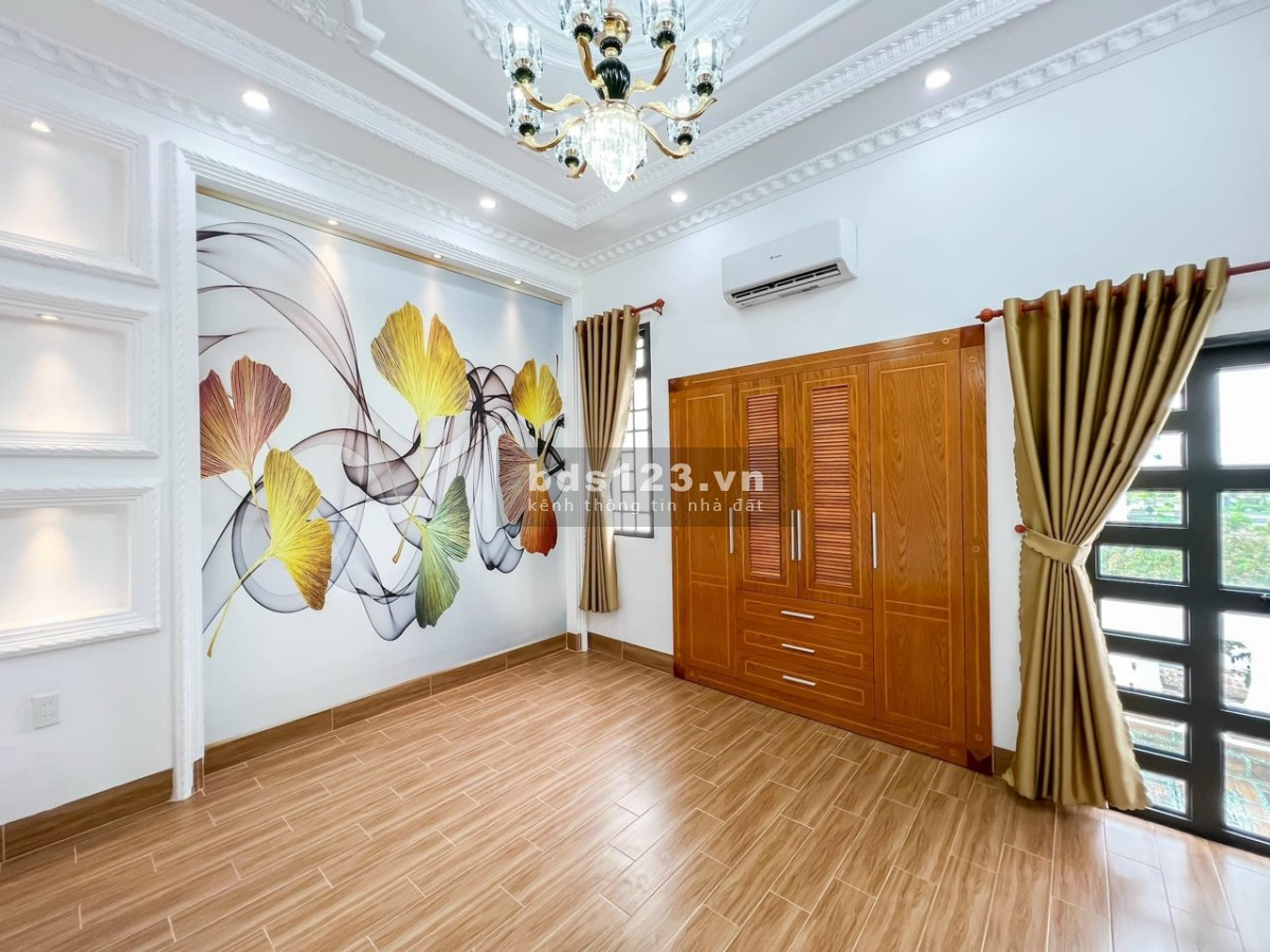 Bán gắp nhà trung tâm thành phố liên hệ 0945975373 giá tốt