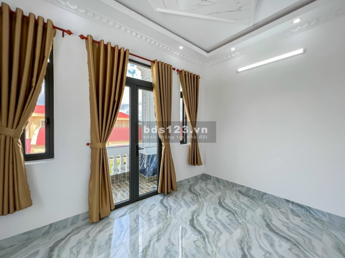 Bán gắp nhà trung tâm thành phố liên hệ 0945975373 giá tốt