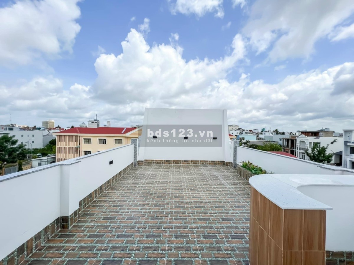Bán gắp nhà trung tâm thành phố liên hệ 0945975373 giá tốt