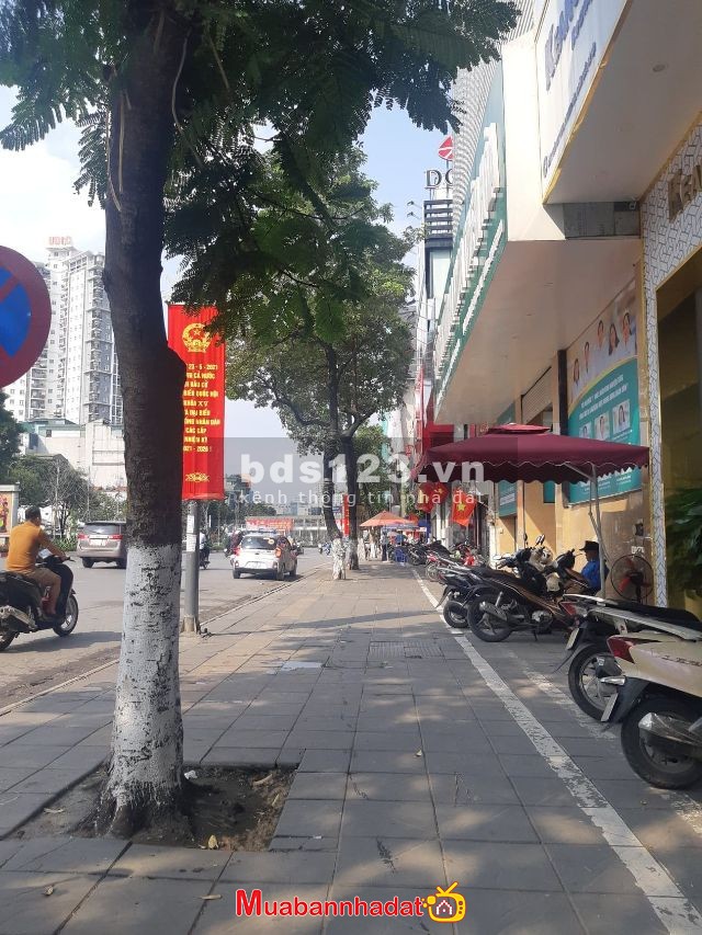 Cho thuê mặt bằng KD 200m2, mặt phố Trần Duy Hưng, sầm uất, tuyến phố chính