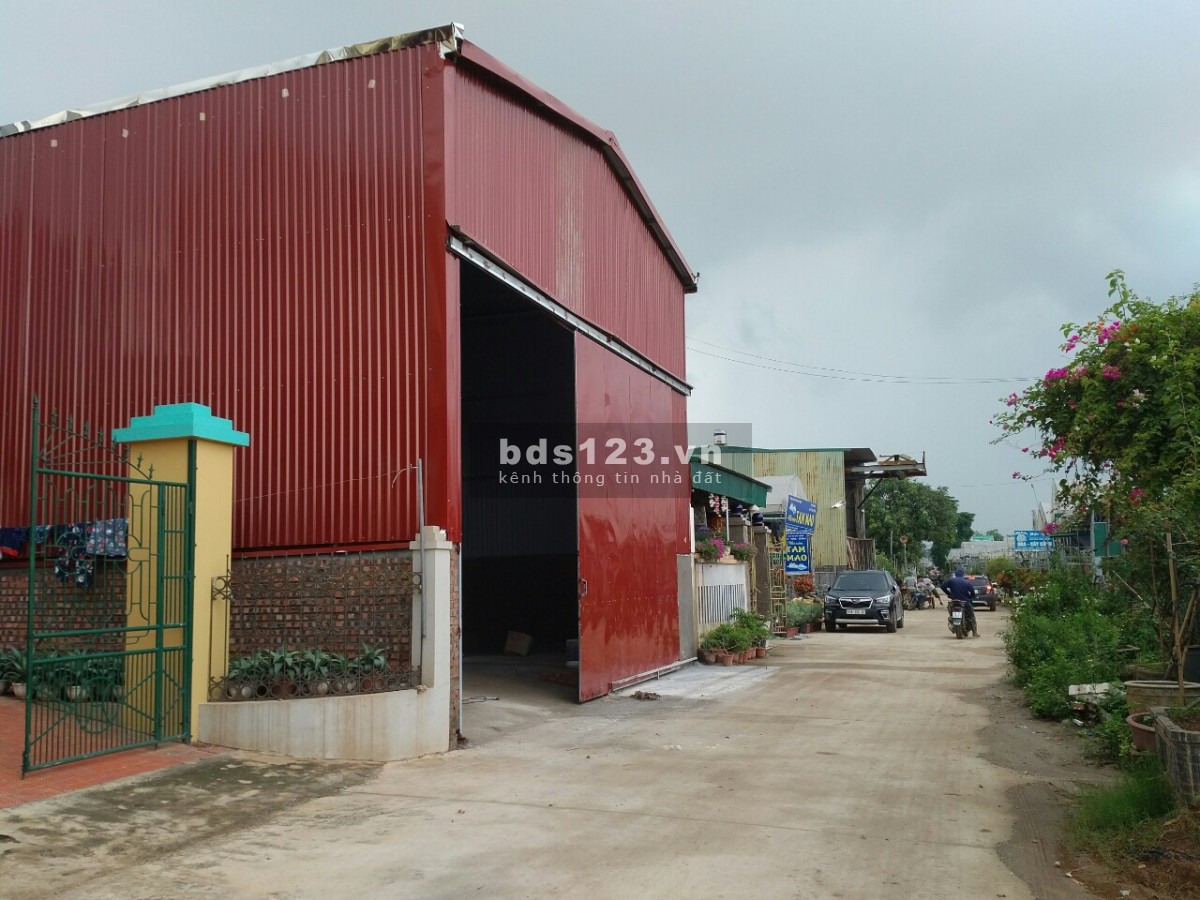 Cho thuê nhà kho 270m2 (9.1x30m) giá tốt thị trường, khu dân đông
