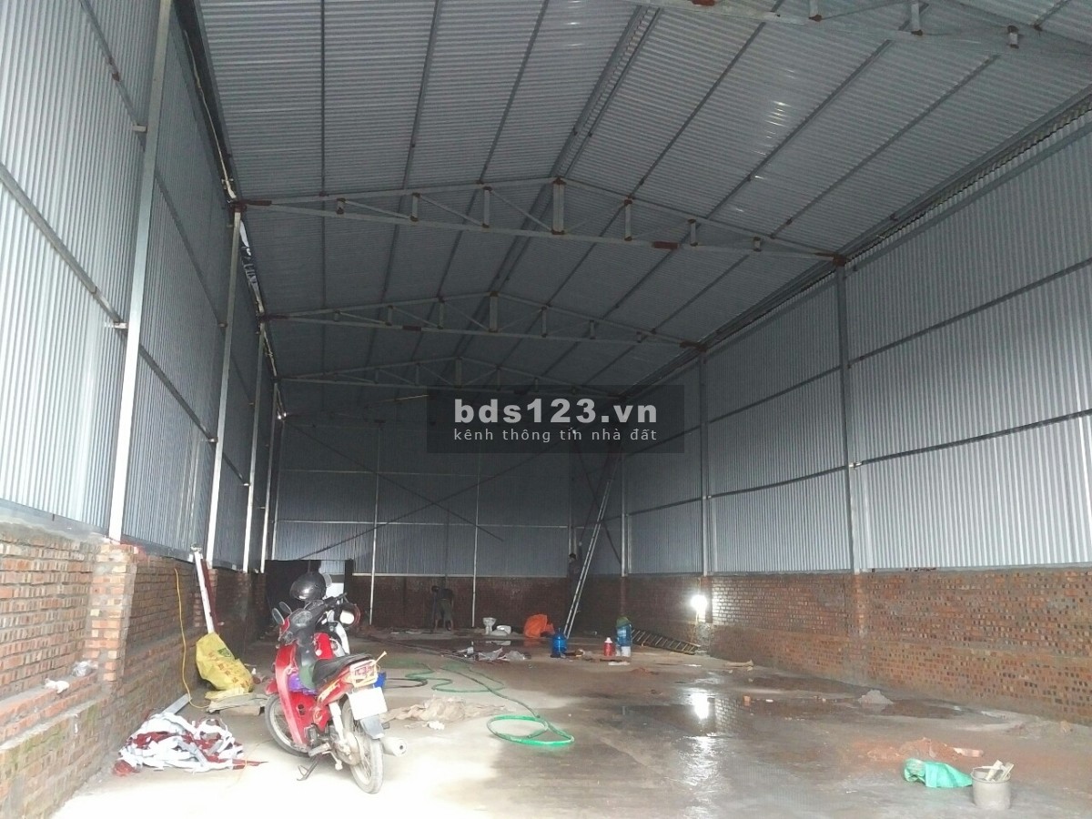 Cho thuê nhà kho 270m2 (9.1x30m) giá tốt thị trường, khu dân đông