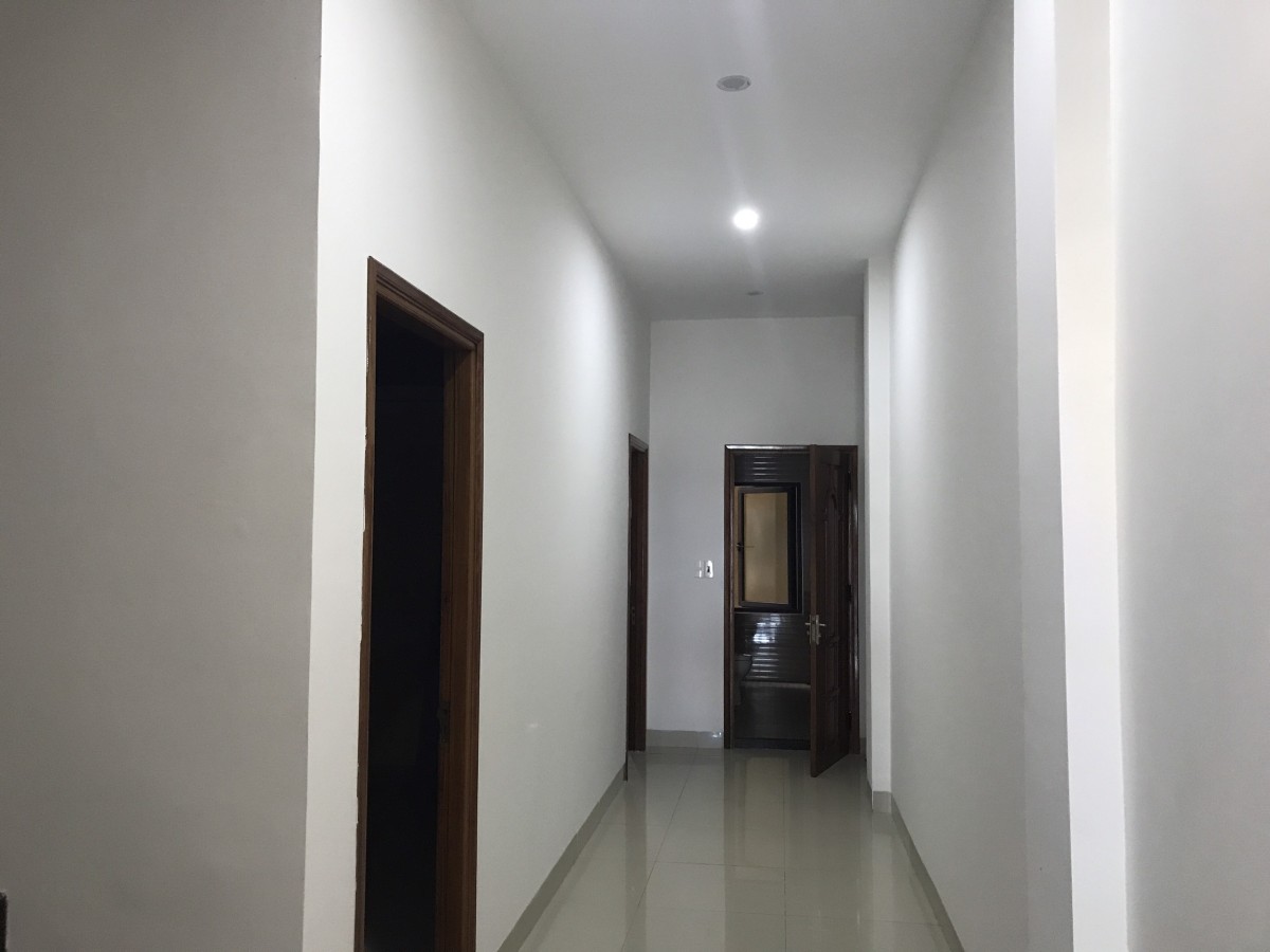 Cho thuê nhà 3 TẦNG (ngang 10m, 200m2, 7 PN). Gần cầu TUYÊN SƠN GIÁ 37TR