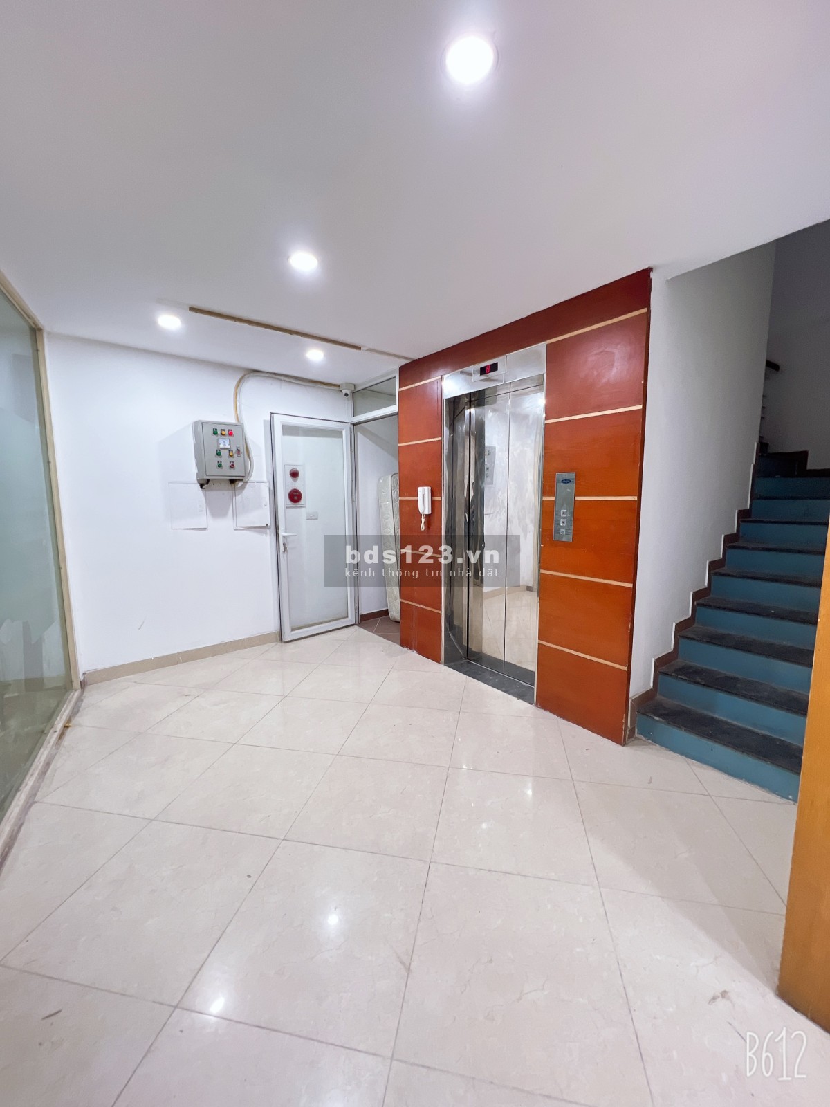 Cho thuê mặt bằng KD 200m2, mặt phố Trần Duy Hưng, sầm uất, tuyến phố chính