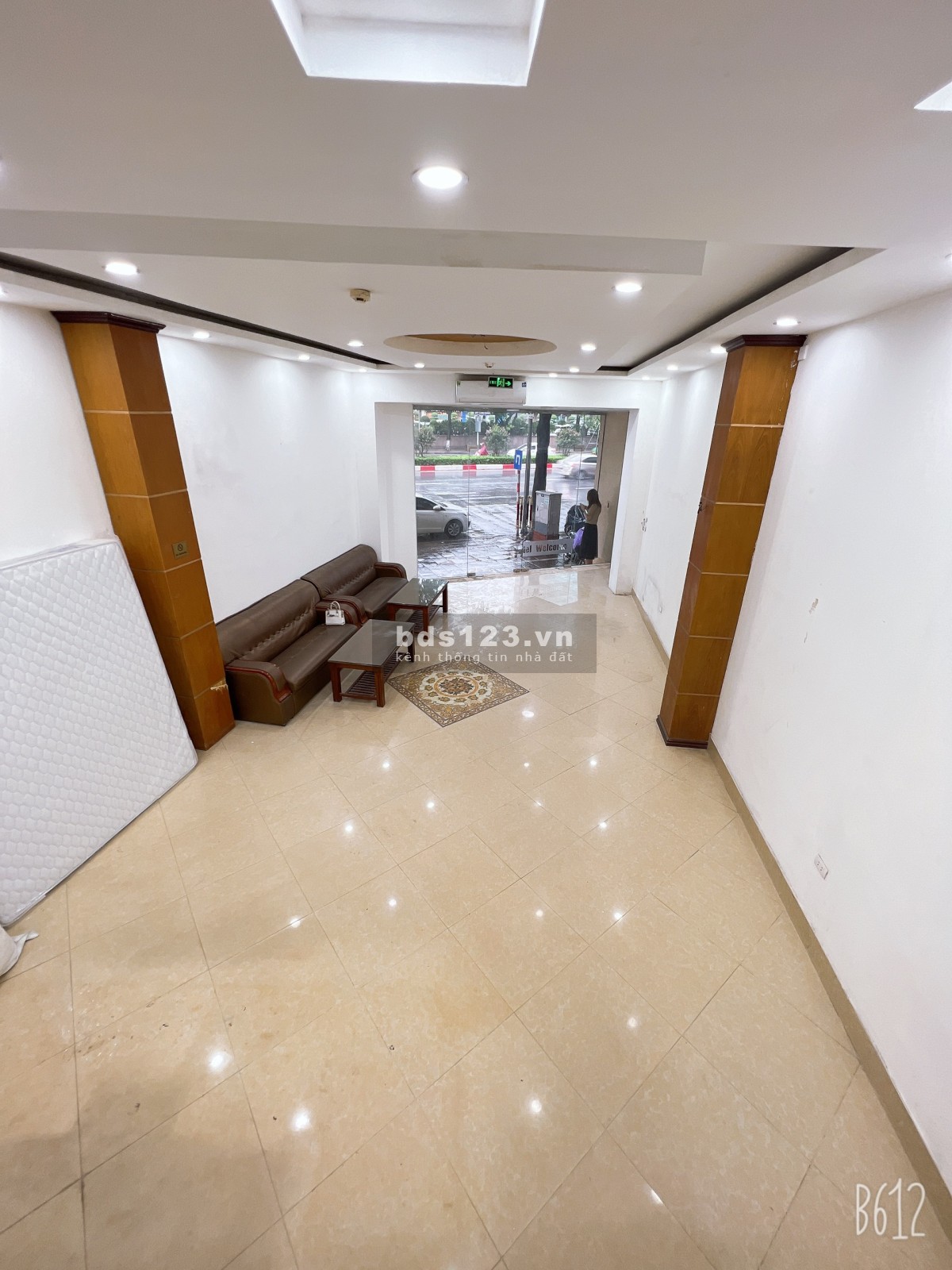 Cho thuê mặt bằng KD 200m2, mặt phố Trần Duy Hưng, sầm uất, tuyến phố chính