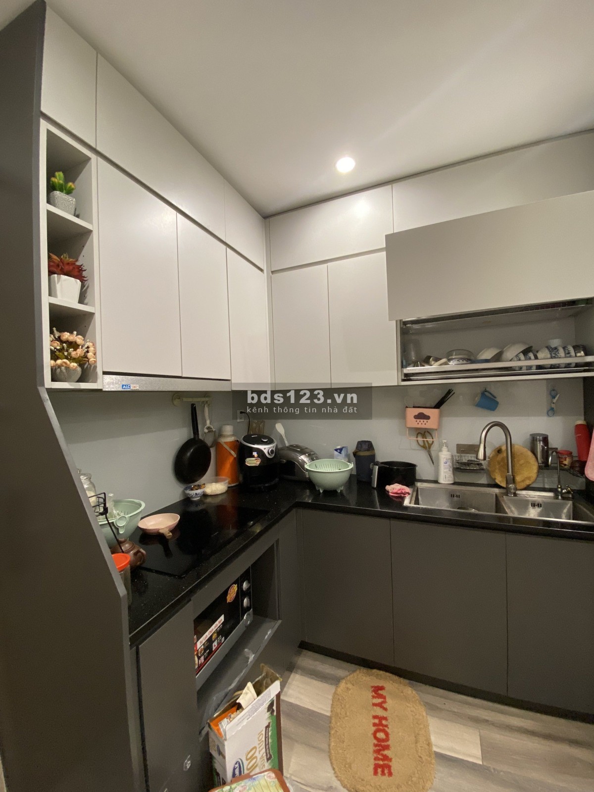 Bán gấp căn hộ 54m2, 02 phòng ngủ full nội thất giá 2,1 tỷ.