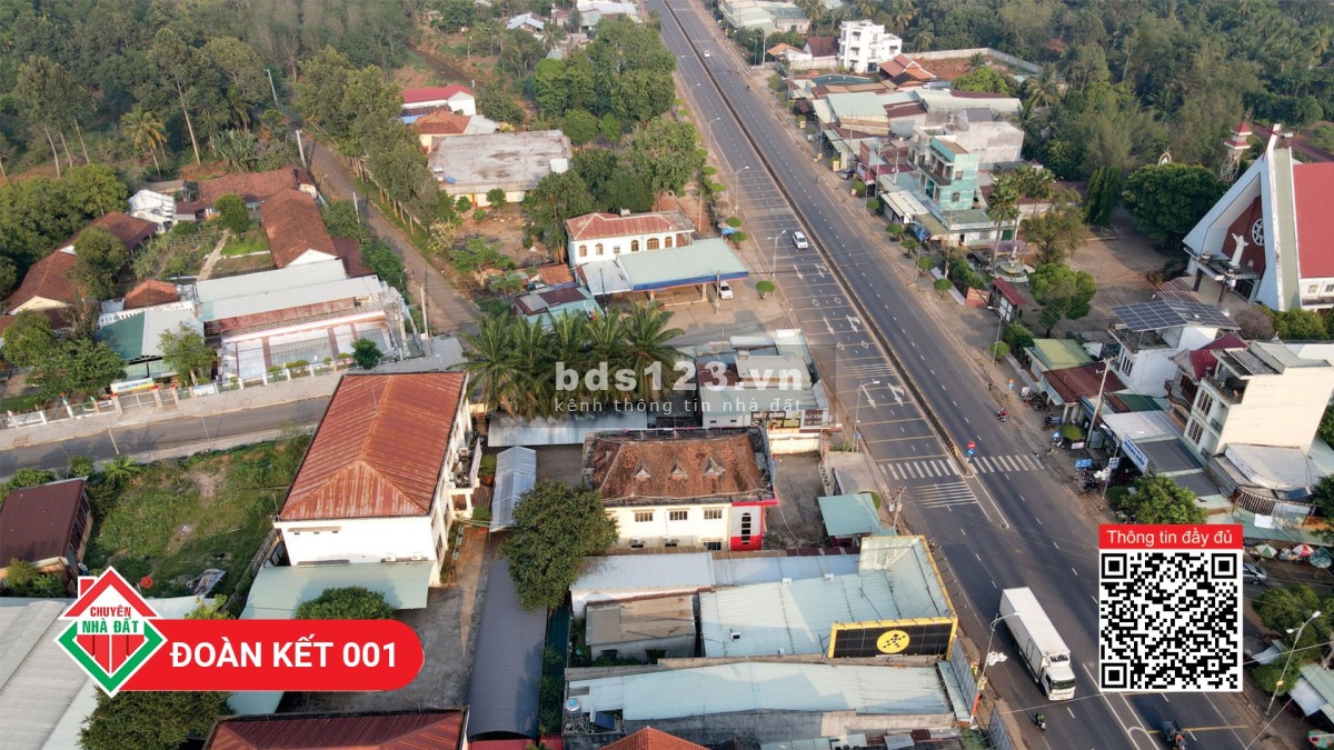 Đất đường nhựa 592m2. Đối diện trường học và ủy ban khu dân cư SHR