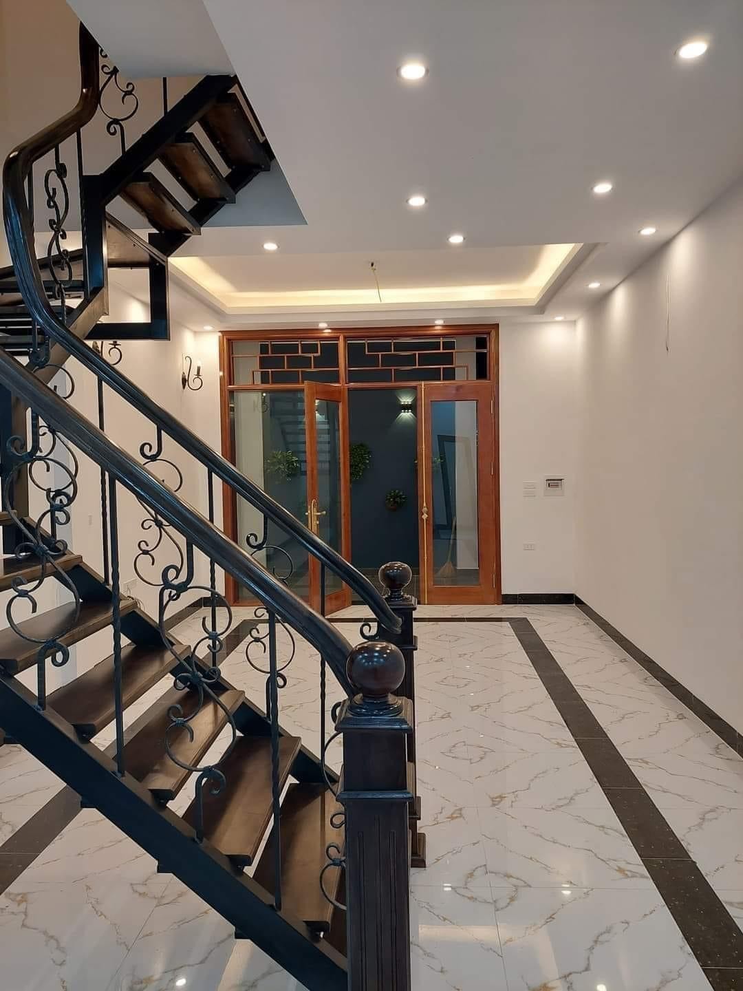 Cho thuê nhà Quan Hoa, CG 65m2 4PN Khép Kín nhà mới xây 100% 5T cực đẹp, gọi 0865196638