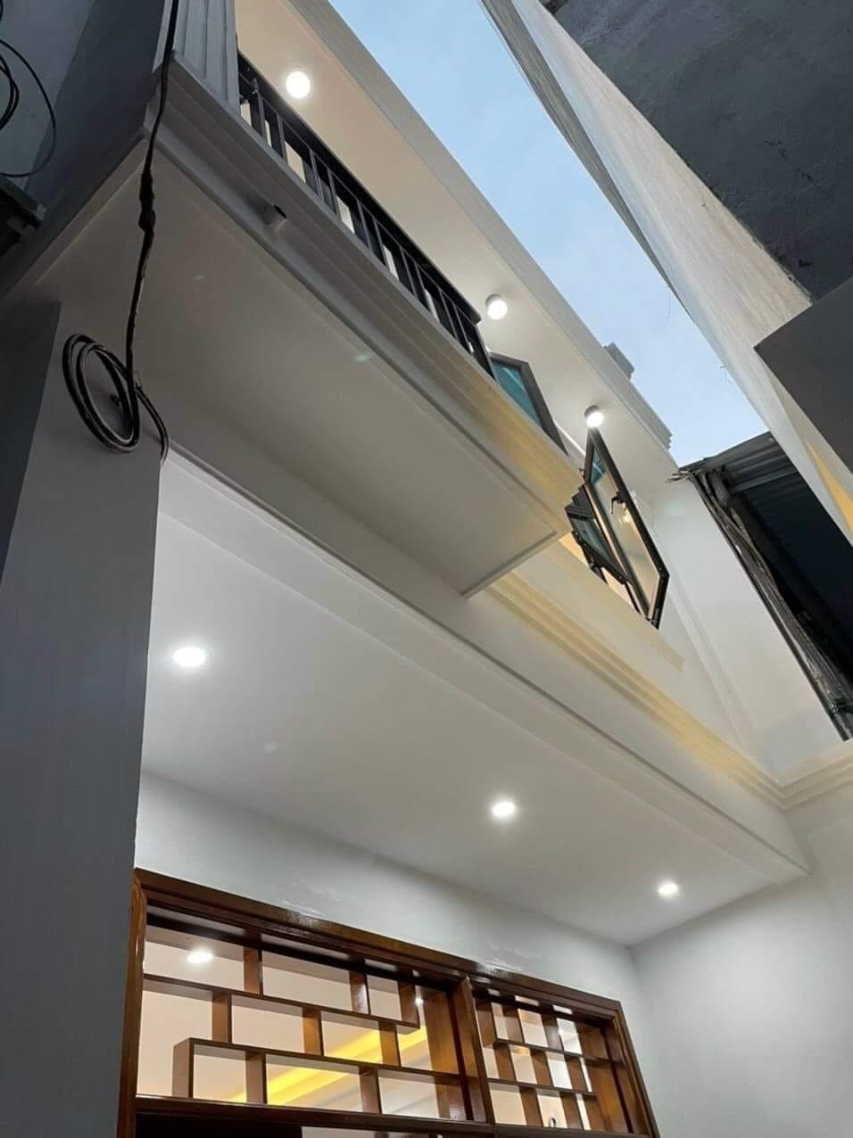 Cho thuê nhà Quan Hoa, CG 65m2 4PN Khép Kín nhà mới xây 100% 5T cực đẹp, gọi 0865196638