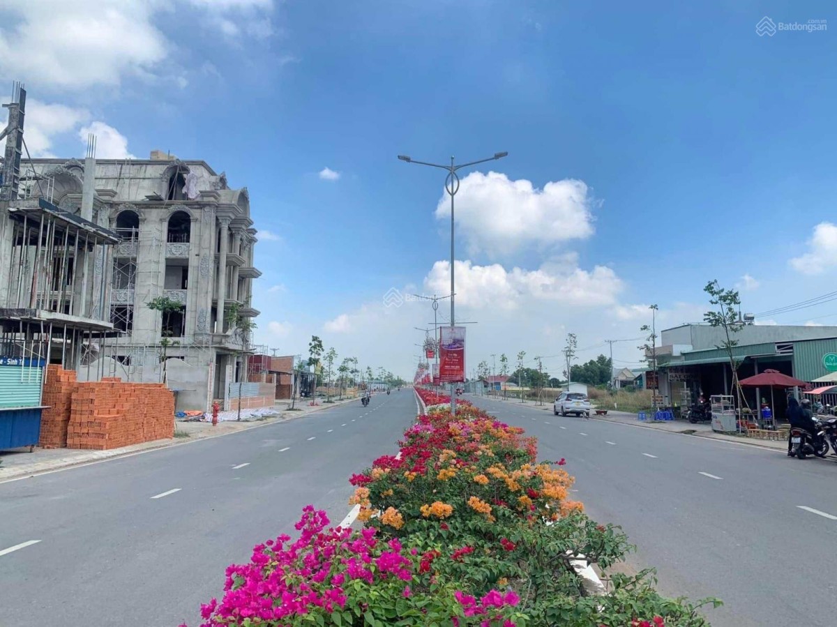 Bán 2 căn nhà đang xây 4 tầng 2 mặt tiền đường 3 - 2 gần UBND Đức Hoà giá đầu tư chỉ từ 1tỷ/căn