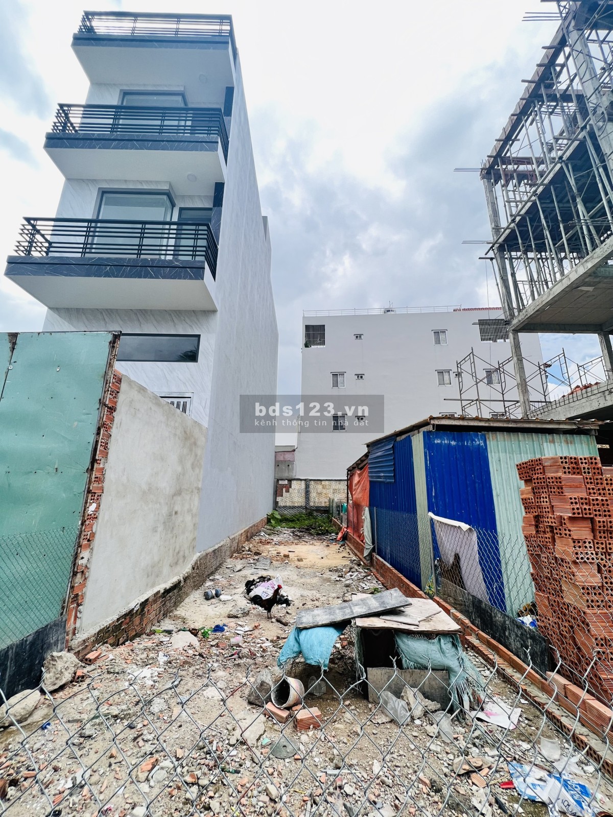 Bán đất Trường Thọ ngay Chợ Thủ Đức, đường 5m, 70m2 vuông vức, khu nhà cao tầng, giá đầu tư