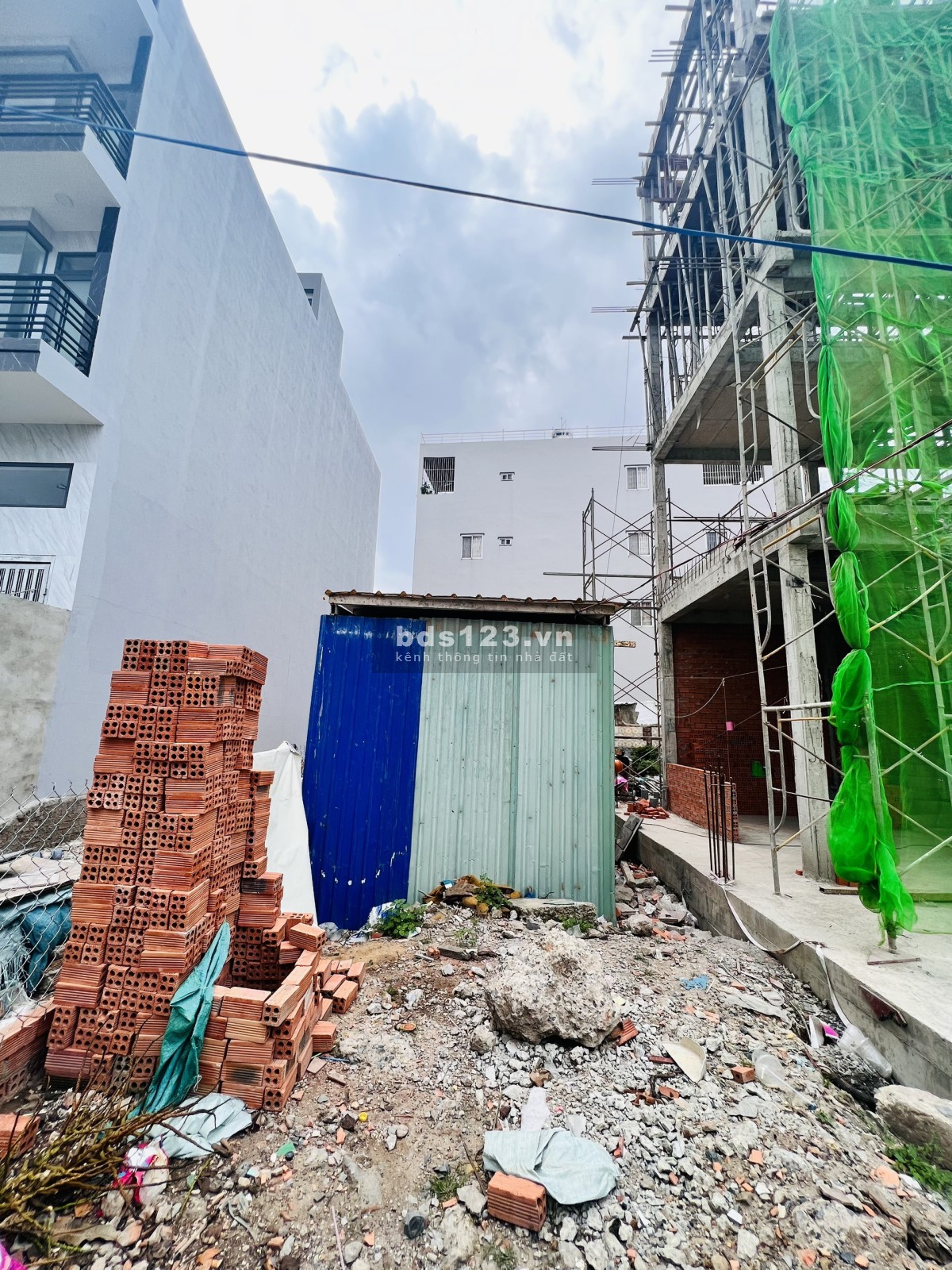 Bán đất Trường Thọ ngay Chợ Thủ Đức, đường 5m, 70m2 vuông vức, khu nhà cao tầng, giá đầu tư