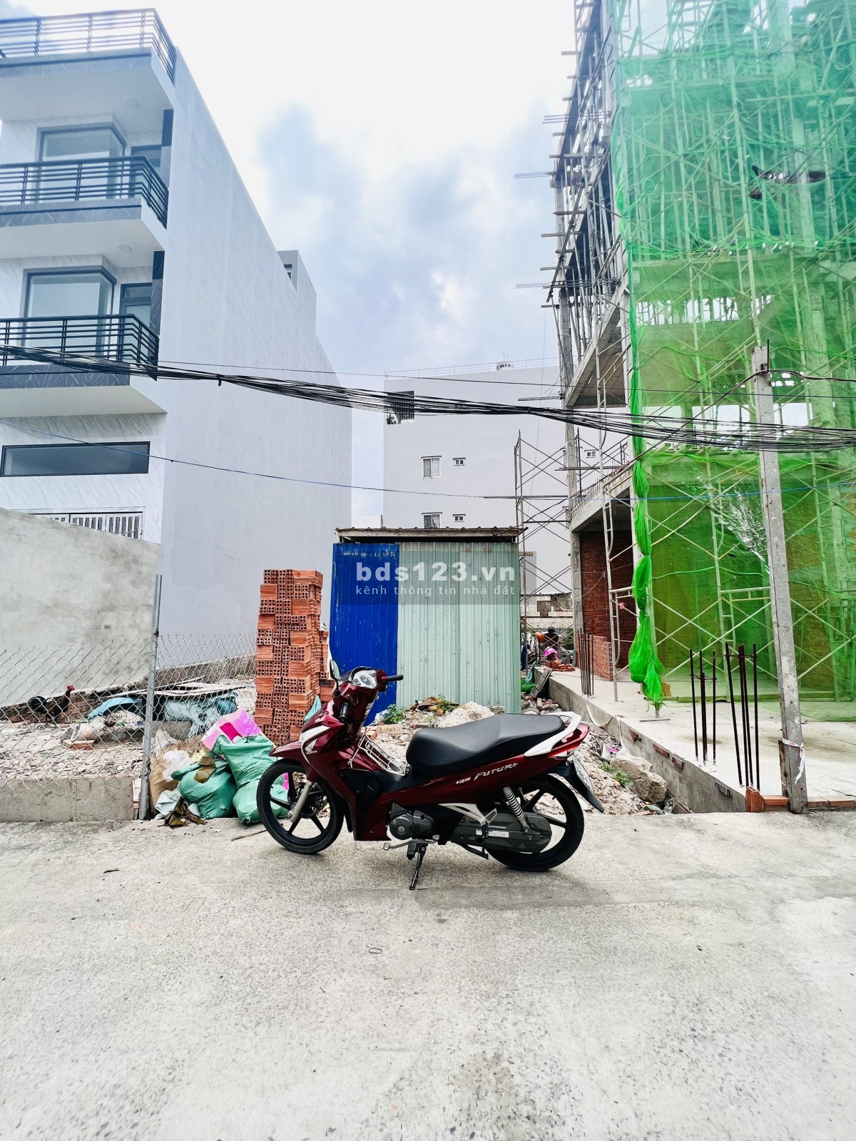 Bán đất Trường Thọ ngay Chợ Thủ Đức, đường 5m, 70m2 vuông vức, khu nhà cao tầng, giá đầu tư