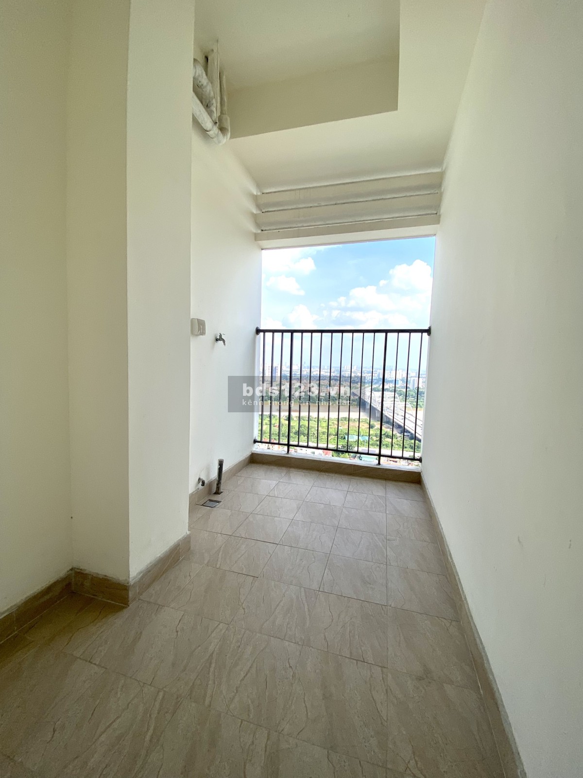 Bán căn 2pn dtsd 63m2, dự án Eurowinhow ngay Long Biên, giá 1.8 tỷ, lh 0968239820