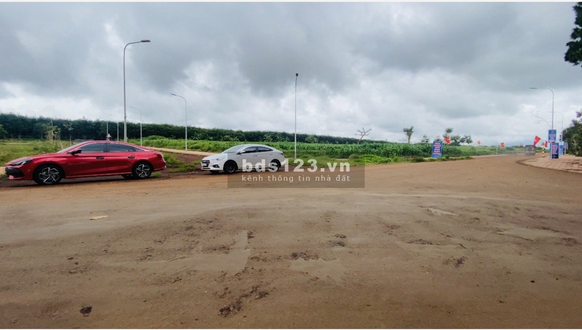 Cần bán gấp 2 lô liền kề sổ đỏ full thổ 260m2 ngay trung tâm mới Krông Năng