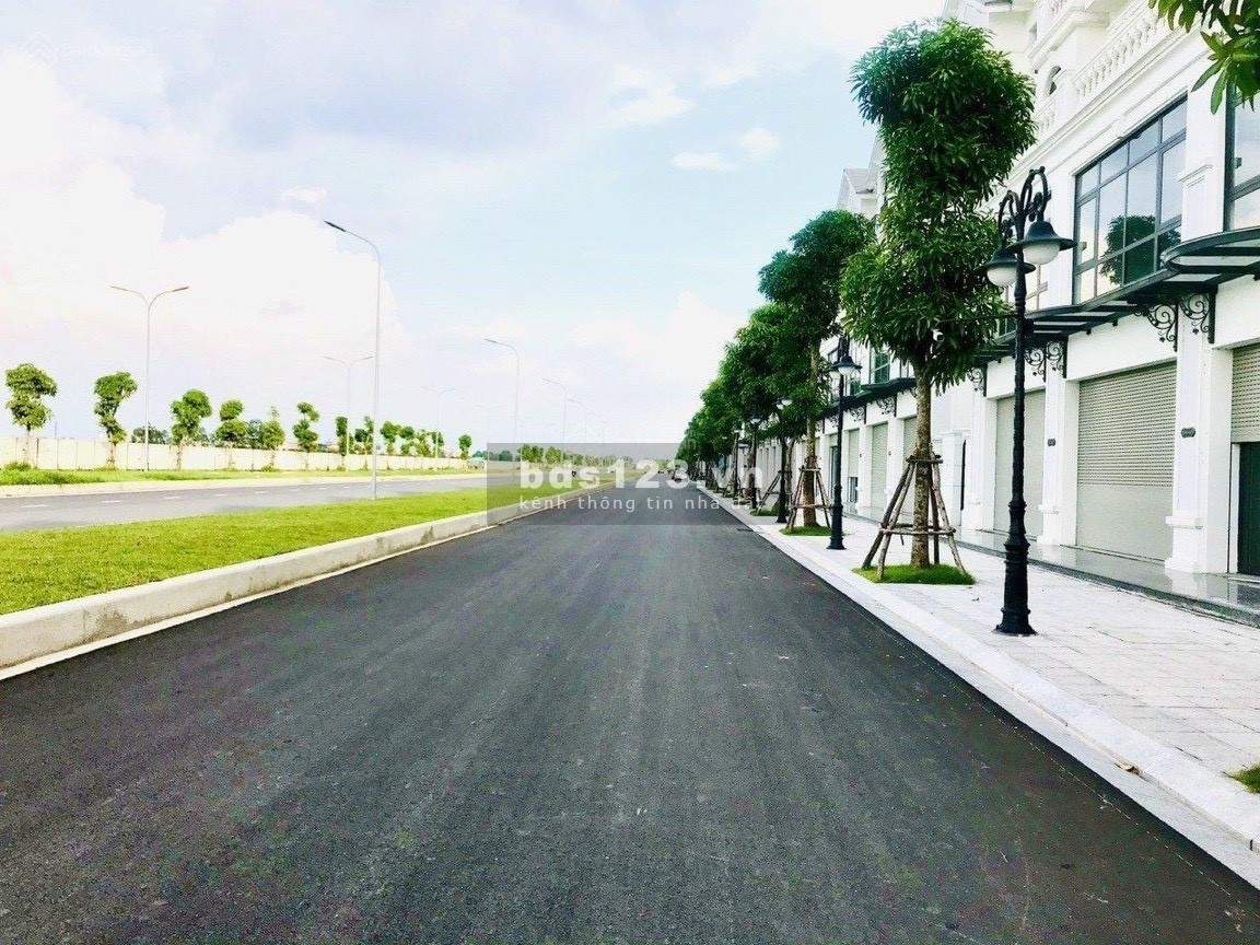 Shophouse sổ đỏ lâu dài mặt đường 40m, xây 4.5 tầng giá 16.8 tỷ Vin Gia Lâm