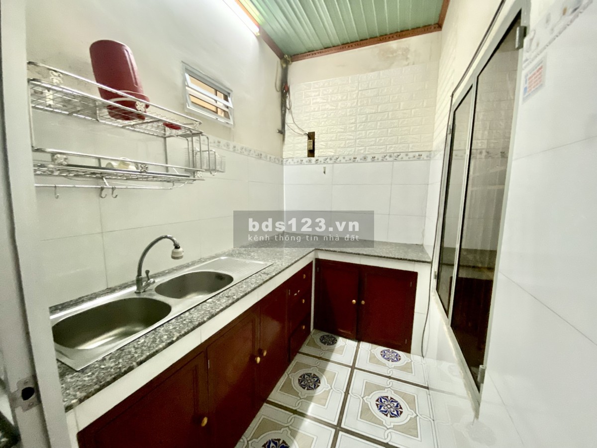 Nhà MẶT TIỀN nguyên căn, MỚI 99,9%, nhà mát rượi không cần máy lạnh, gần chợ sáng Tân Phú Trung