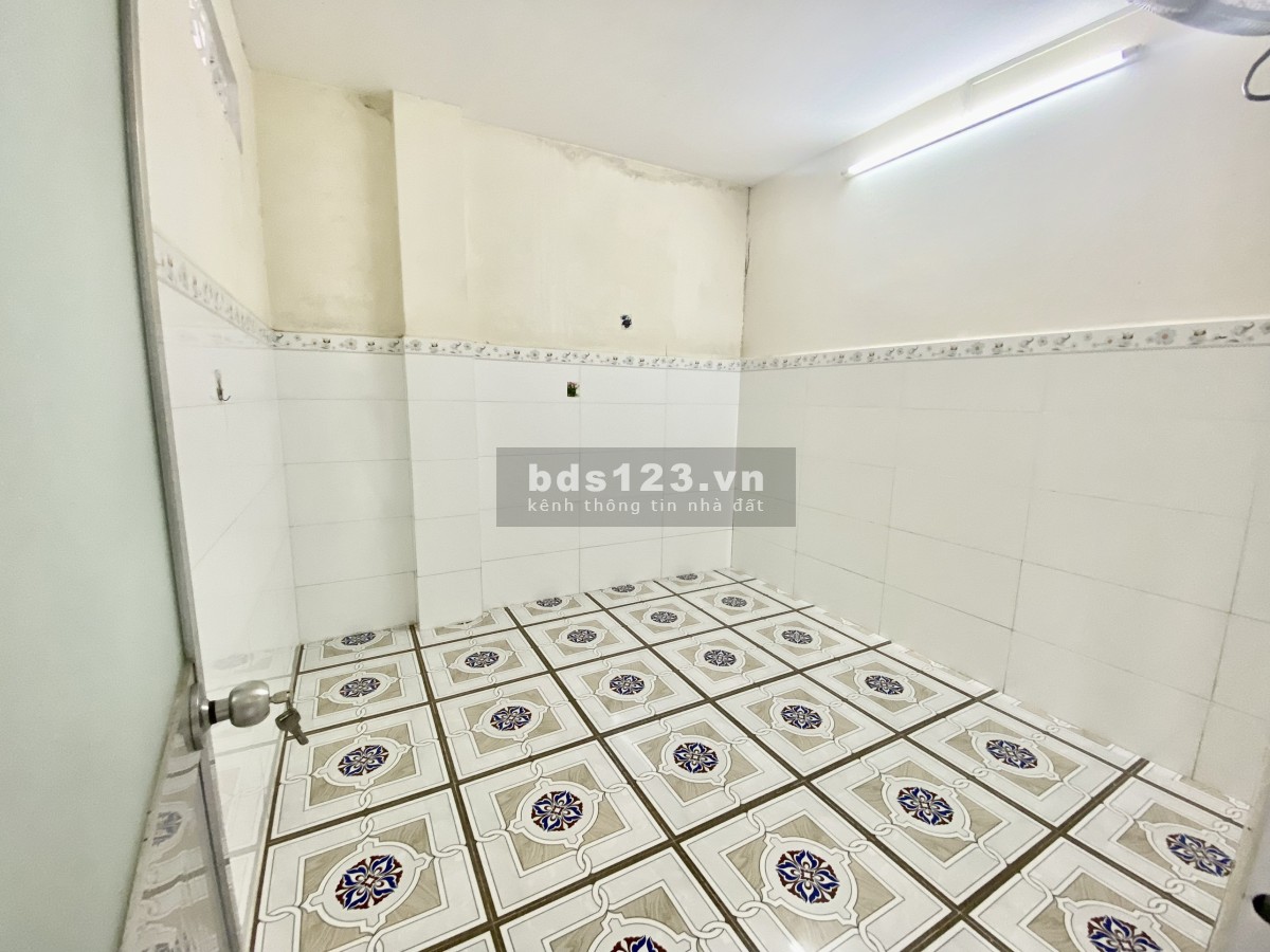 Nhà MẶT TIỀN nguyên căn, MỚI 99,9%, nhà mát rượi không cần máy lạnh, gần chợ sáng Tân Phú Trung