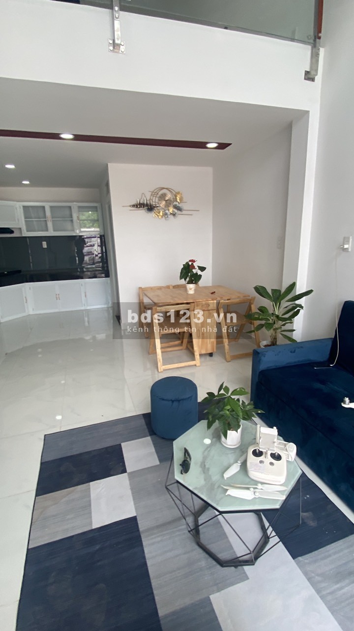 Bán nhà phố có bãi đỗ xe rộng rãi, tiện ích đầy đủ giá rẻ chỉ 350 triệu đồng