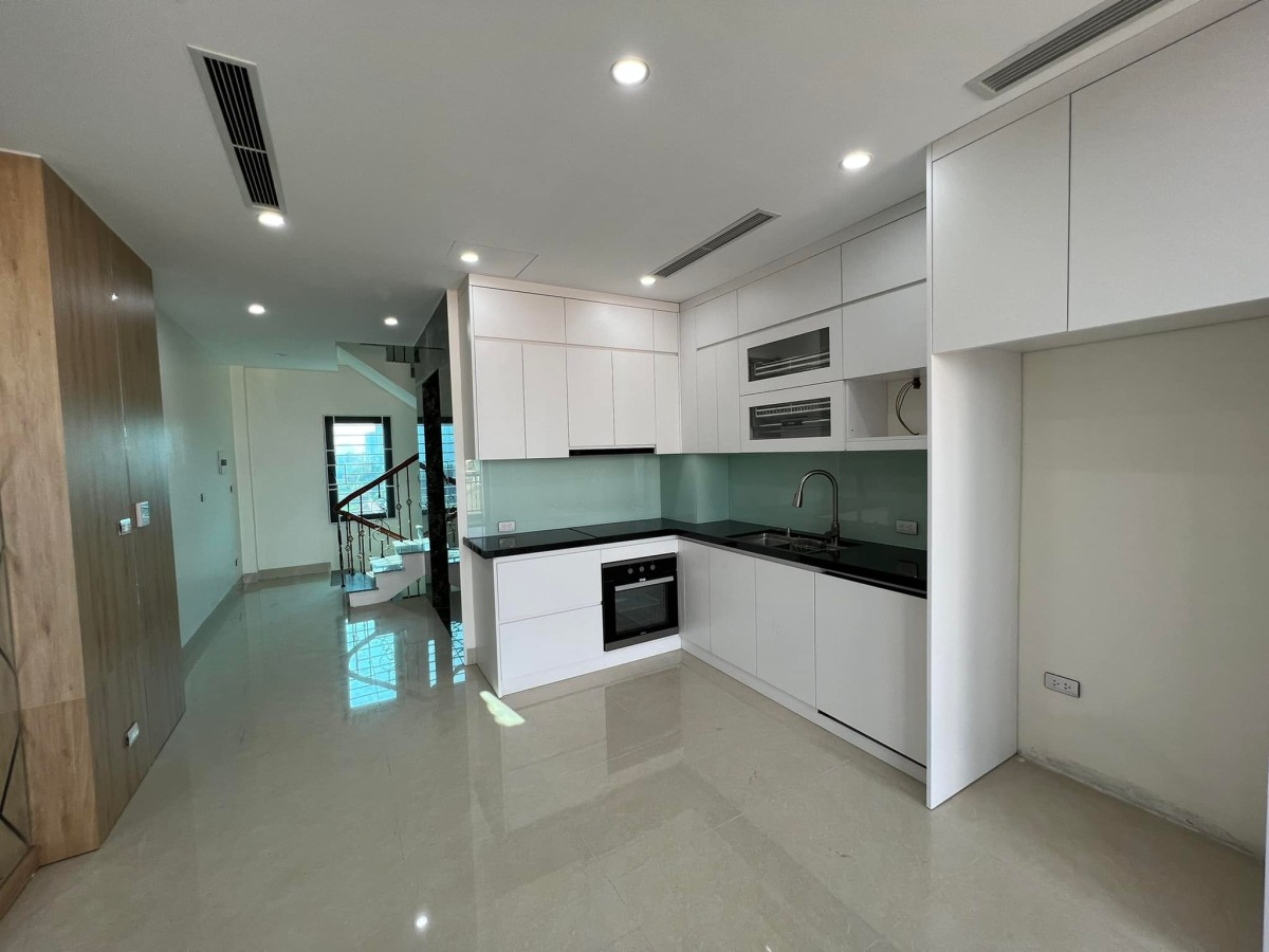 Siêu phẩm nhà phố Tô Vĩnh Diện 6 tầng, có thang máy, gara ô tô, giá chỉ 8,6 tỷ đồng
