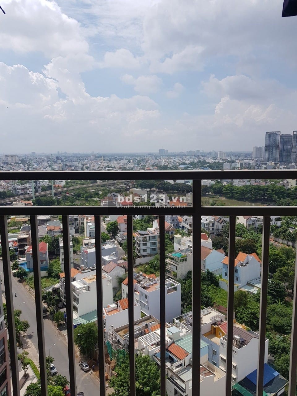 Tin thật 100% bán căn hộ 3PN - 96m2 view đẹp, tầng trung giá 5.6 tỷ bao thuế phí, LH: 0903681920