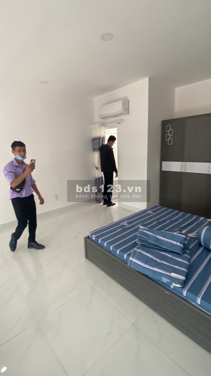 Bán nhà phố có bãi đỗ xe rộng rãi, tiện ích đầy đủ giá rẻ chỉ 350 triệu đồng
