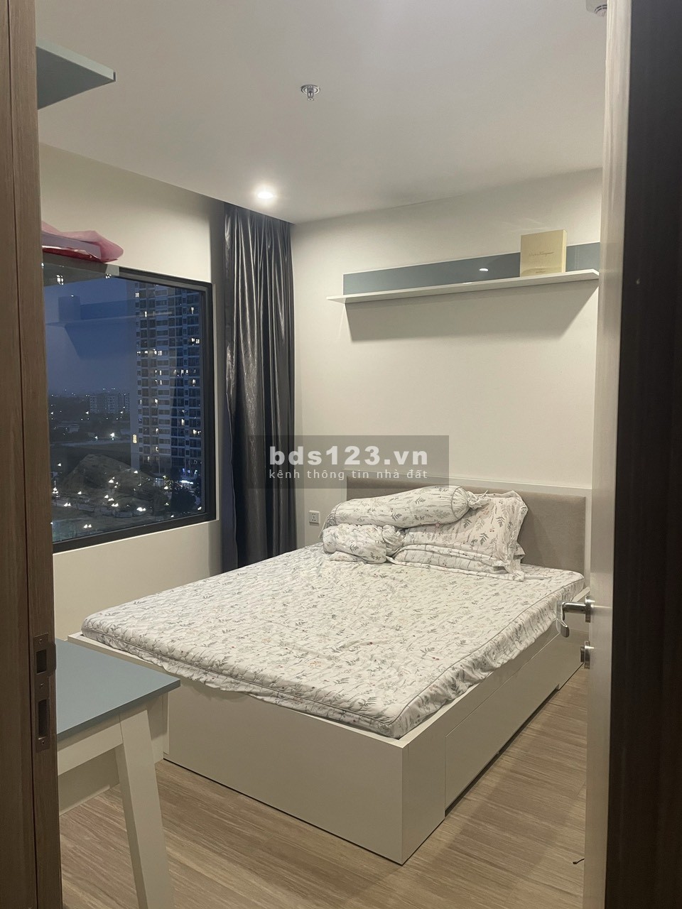 Bán căn hộ 3N 2VS full nội thất, căn góc, hướng mát giá 2.29 tỷ tại Vinhomes Ocean Park
