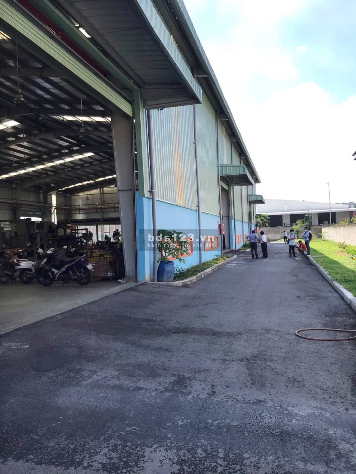 Cần cho thuê kho xưởng dtsd 1800m2 KCN Lê Minh Xuân, Bình Chánh