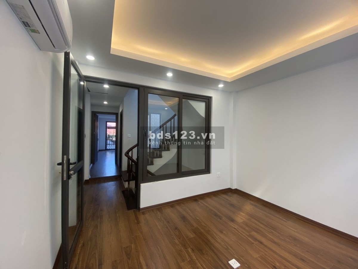 Bán Nhà Ngõ Thái Hà ,oto qua nhà, cách phố 50 m, nhà mới đẹp 48m2x5 tầng 12.35 tỷ