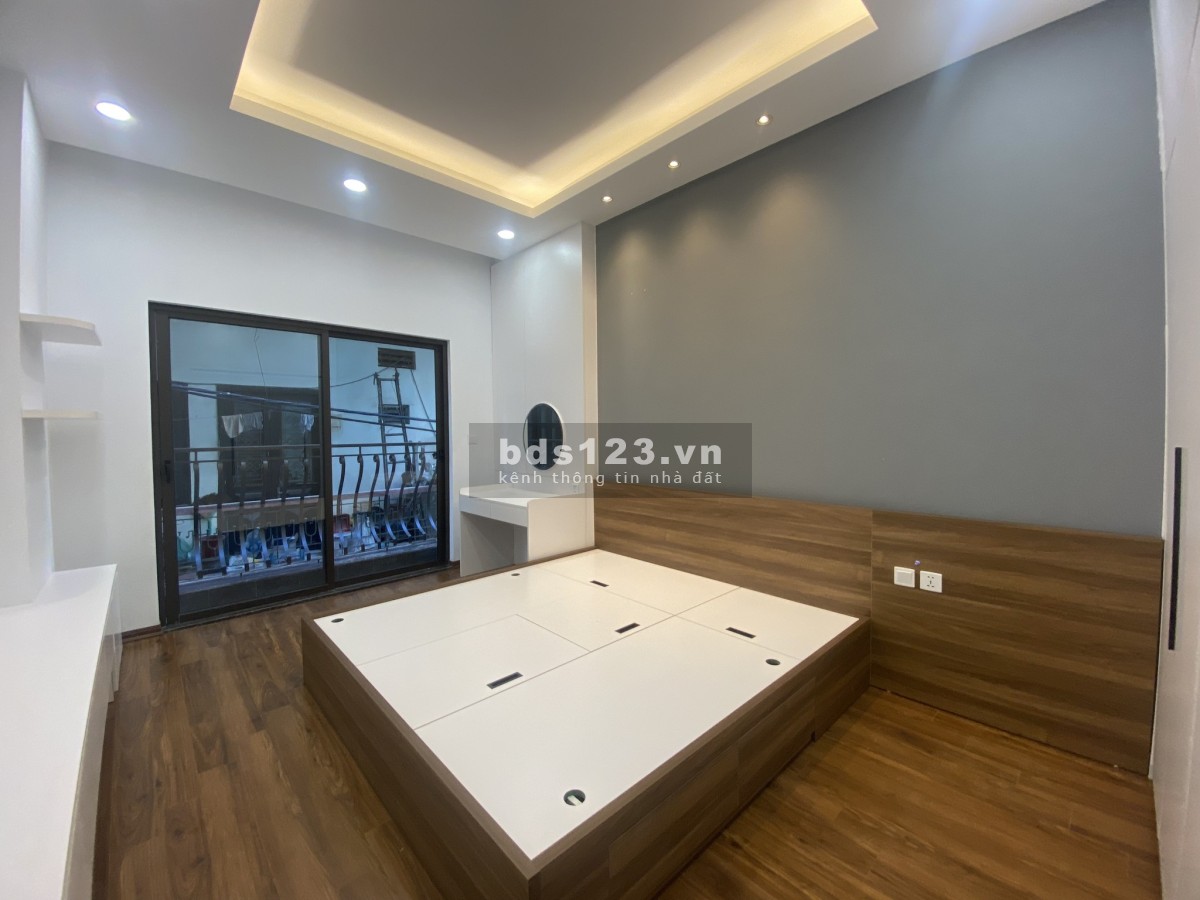 Bán Nhà Ngõ Thái Hà ,oto qua nhà, cách phố 50 m, nhà mới đẹp 48m2x5 tầng 12.35 tỷ