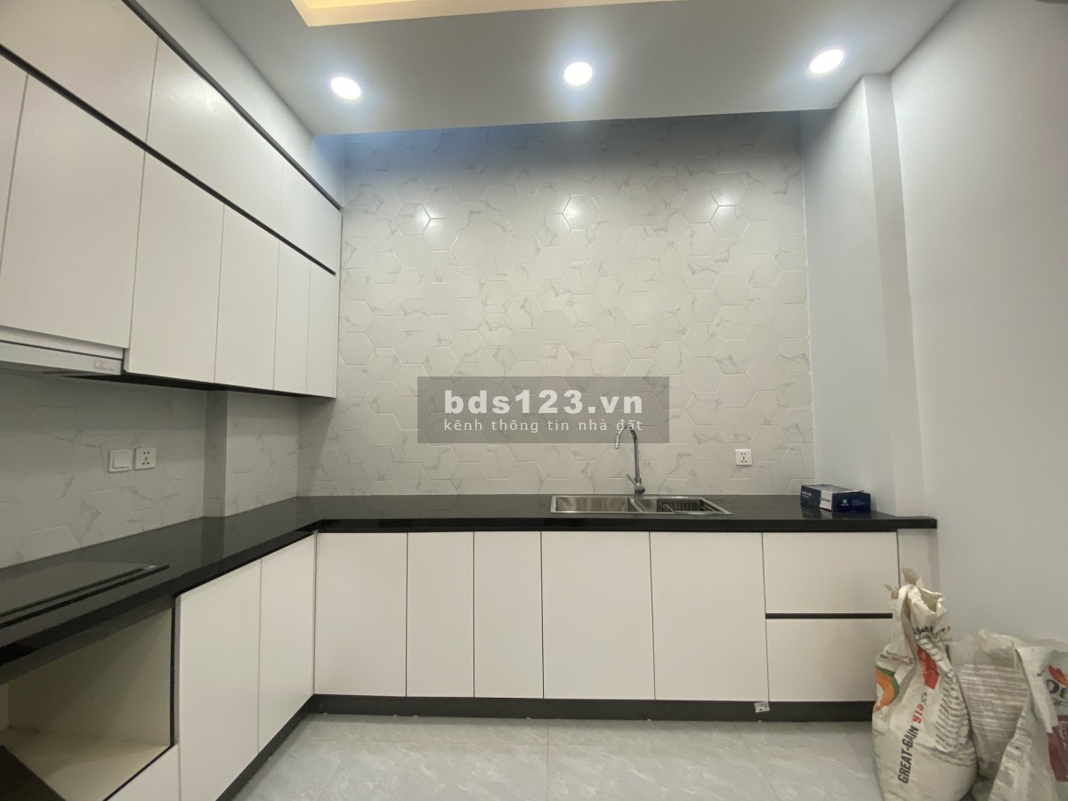 Bán Nhà Ngõ Thái Hà ,oto qua nhà, cách phố 50 m, nhà mới đẹp 48m2x5 tầng 12.35 tỷ