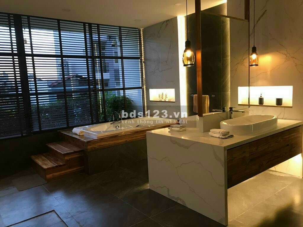 Nhà C4 Trần Đình Xu - Quận 1 - DT: 10x30m - 300m² - Bán chỉ 65 tỷ TL. QUÂN 0911.989.098.
