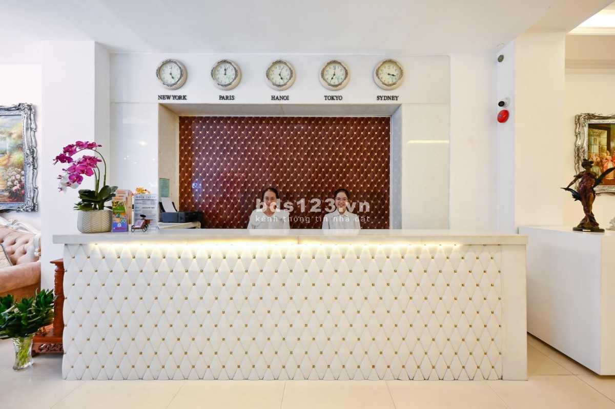 Bán khách sạn 12 Tầng MT Lê Thánh Tôn, Bến Thành, Quận 1 bán 230 tỷ lh Quân 0911.989.098