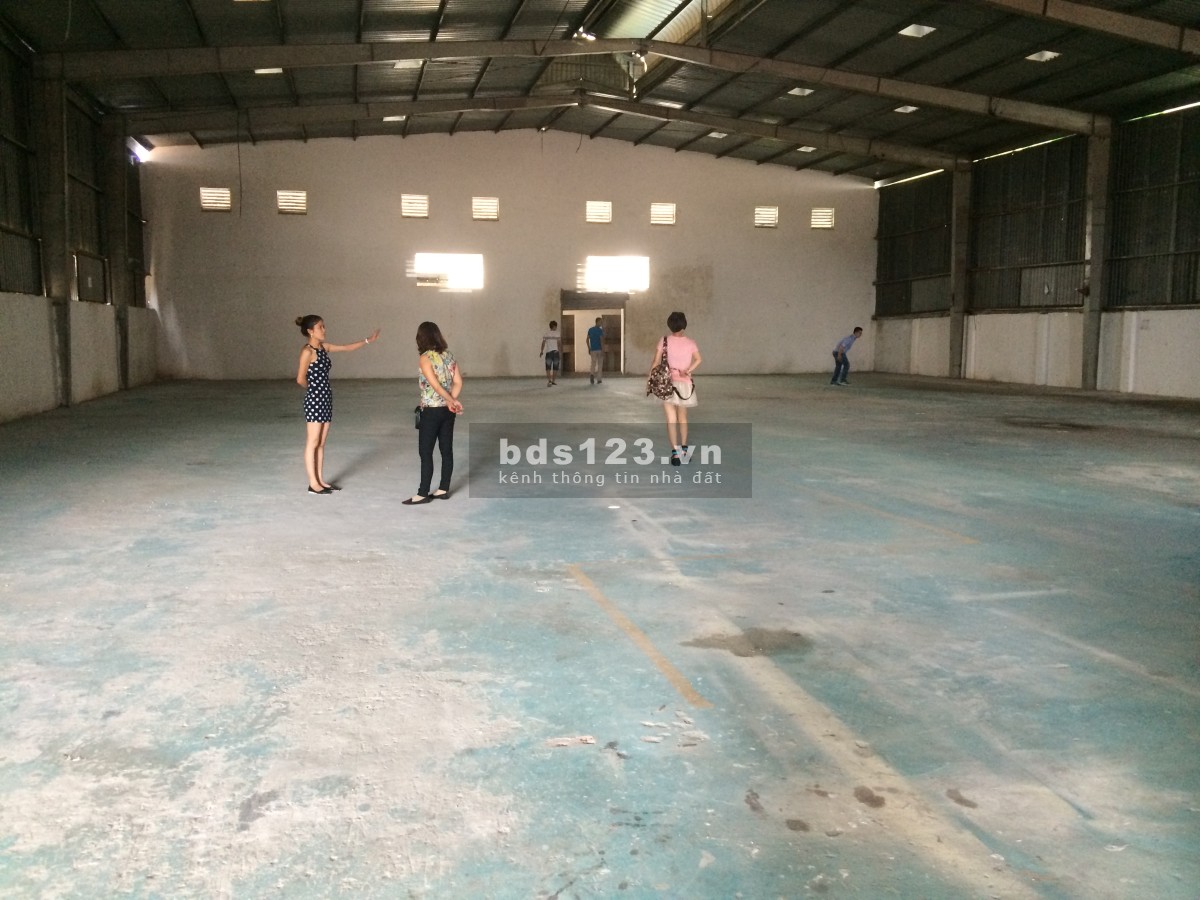 Cho thuê nhà xưởng đường Trần Thị Cờ, p Thới An Quận 12 dt: 700m2 giá 35 triêu/tháng lh: 0798658868