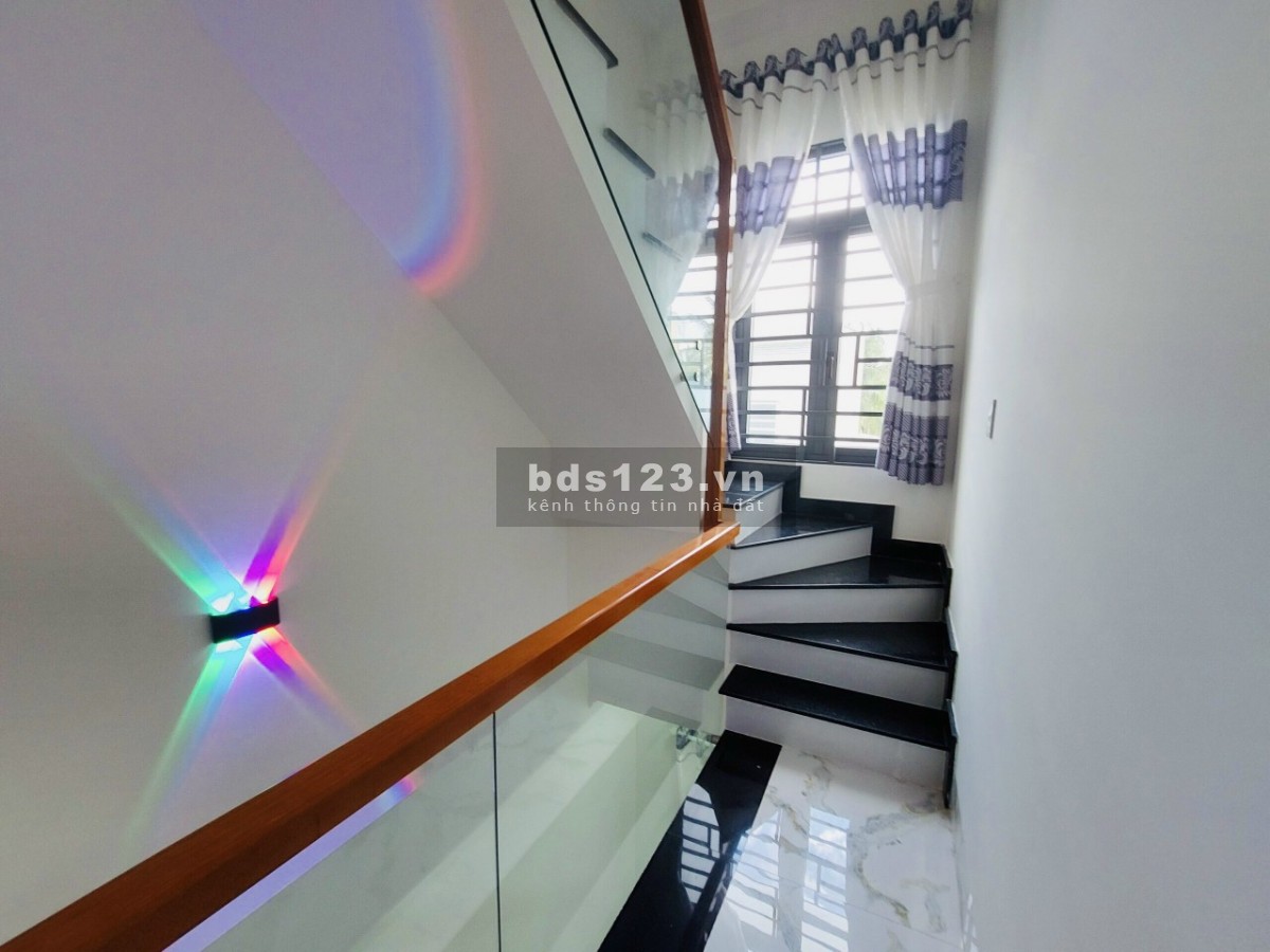 Nhà mới xây sau khu Đại Ngân, xách vali vào ở ngay, giá tốt